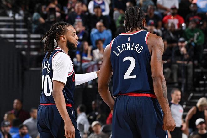 0.4秒准绝杀，小卡28+8破纪录！快船24分大逆转1换2交易哈登双赢