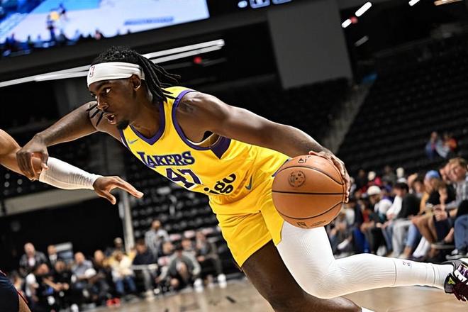 替补出场豪取31分！湖人二队锋线新秀有望成为双向合同的竞争者？