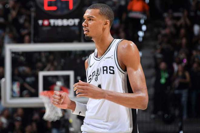 马刺森林狼G2变打铁大战：首节两队47投31铁 三分合计14中2