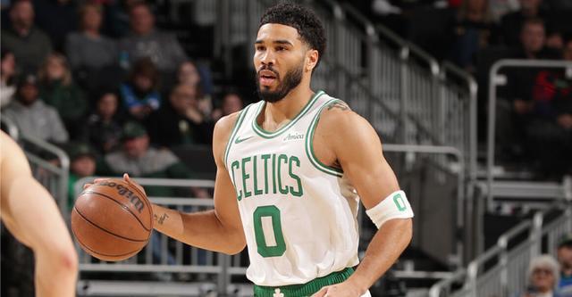 塔图姆23+11+9布朗26分 凯尔特人32分大胜雄鹿