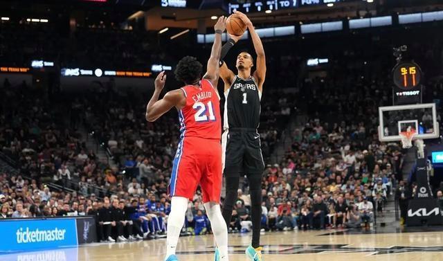 马刺主场轻取76人重返六十胜 九年等待终迎巅峰蜕变