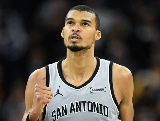 41次助攻！25记三分球！马刺刷新队史纪录，文班亚马放狠话