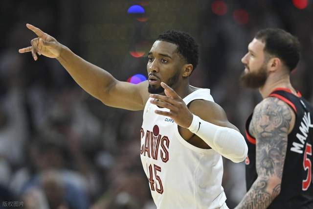 大逆转！骑士18记三分夺赛点：哈登23分9板拒拉胯，奇兵轰19分