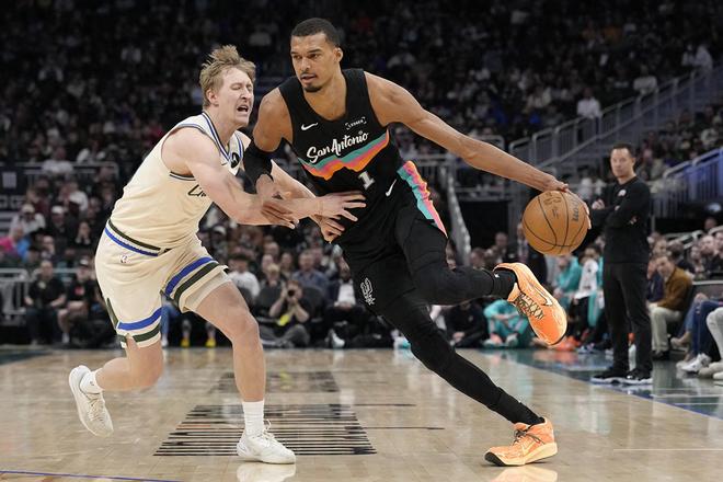 26战24胜，马刺甩开湖人锁前二！文班剑指DPOY+MVP四大优势冲冠军