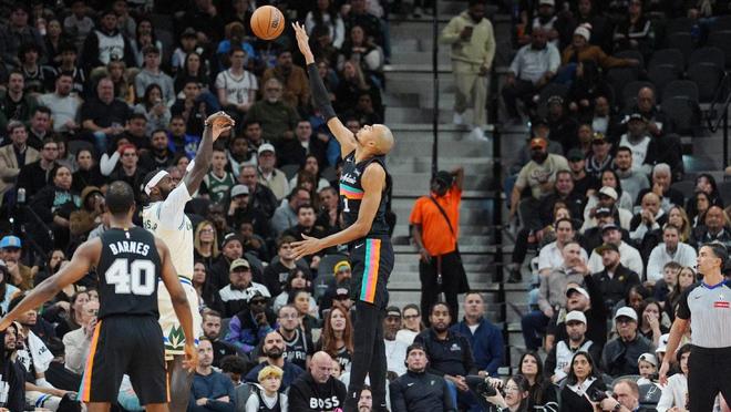 雄鹿队波蒂斯谈马刺文班亚马的MVP之争：非亚历山大和约基奇莫属