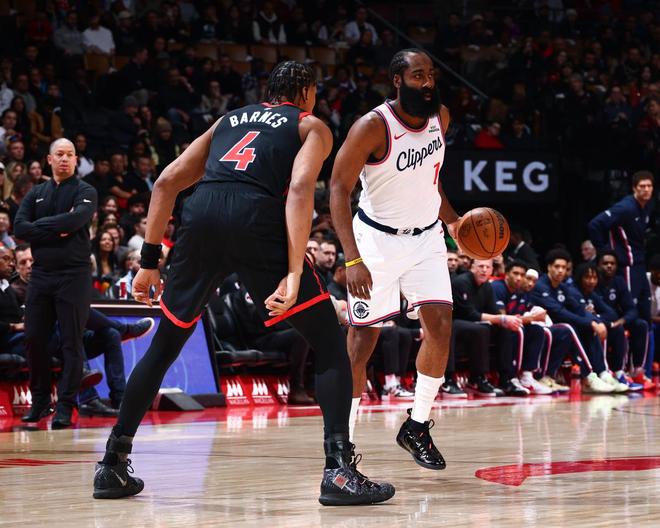 哈登梦回巅峰狂砍27+5+6，“大胡子魔法”重现赛场