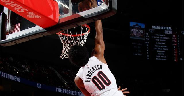 亨德森23+4罗林斯36+4 开拓者大胜雄鹿