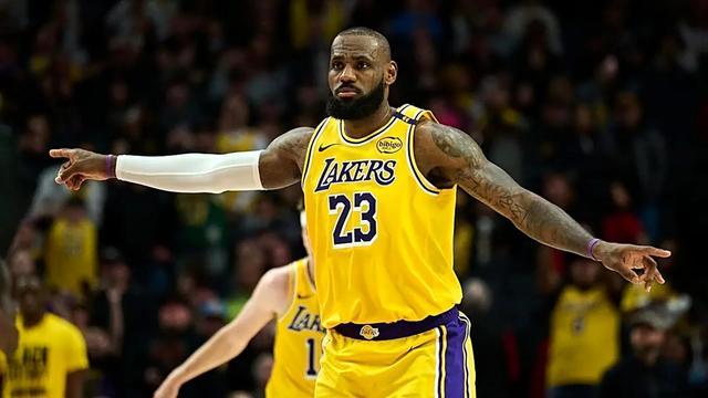 Shams：詹姆斯今夏没有参与湖人队的运营，他在享受假期