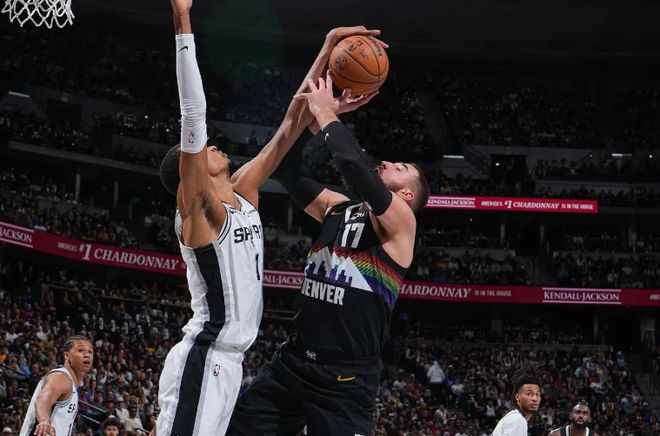 也算是尽力撑住局面了！掘金替补中锋这次并没有被马刺打爆？