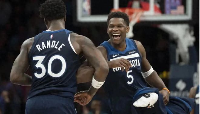 爱德华兹拉胯！森林狼103-115不敌76人，兰德尔海兰德双21难救主