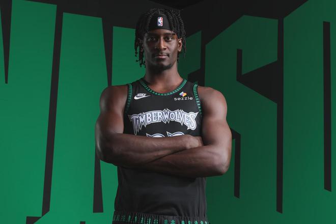 森林狼官方：伦纳德·米勒今日可以出战广州龙狮