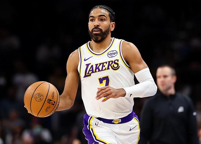 能力已经达不到轮换球员的水平了!湖人应该直接放弃后场大将?