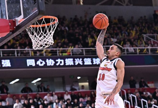 CBA官宣：广东奎因当选首月最佳防守球员 2.9抢断联赛第一...