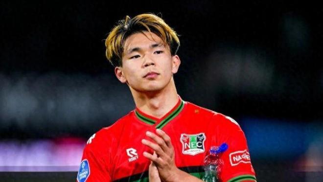 日本足球迎来历史性转会窗:22人留洋创纪录,德甲成最大舞台