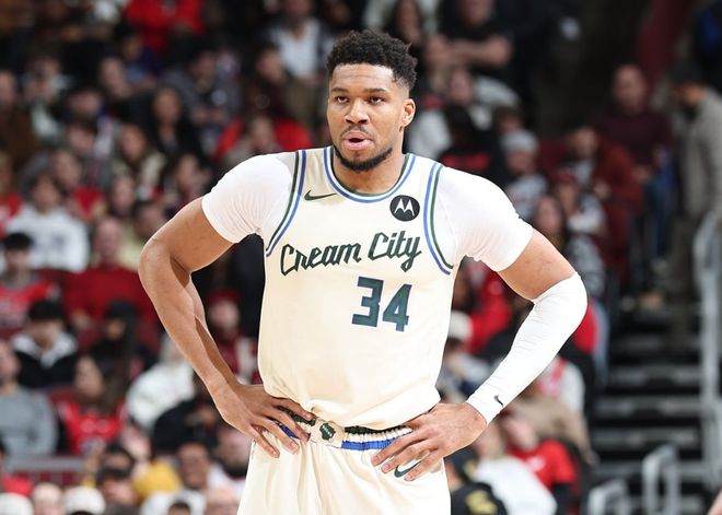 曝雄鹿放话字母哥绝对不会离队!本人回应去留:别再问我这个问题