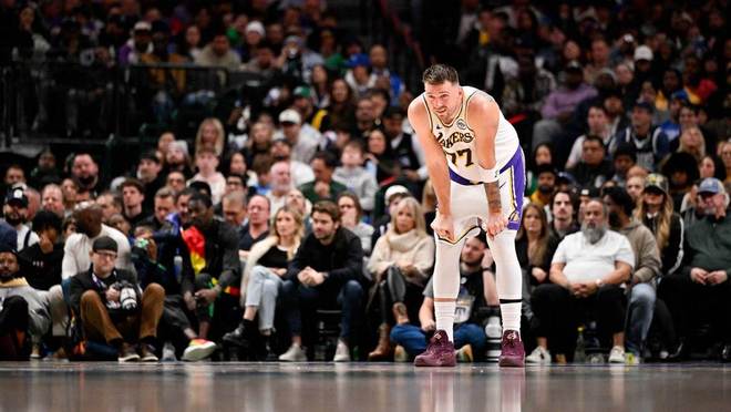 搞笑,湖人队东契奇拒绝球场上与马歇尔换球衣的原因:不想露身材