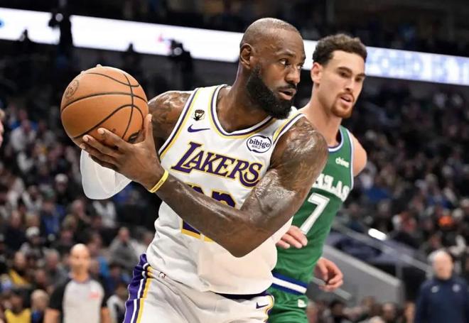 詹姆斯:我一直是球队防守端指挥的声音,过去几年都是如此