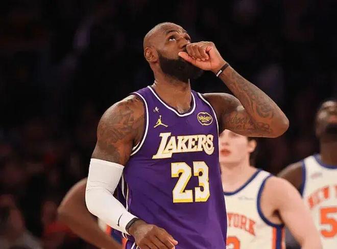 美记：詹姆斯和湖人马上要分手了，我可以肯定！