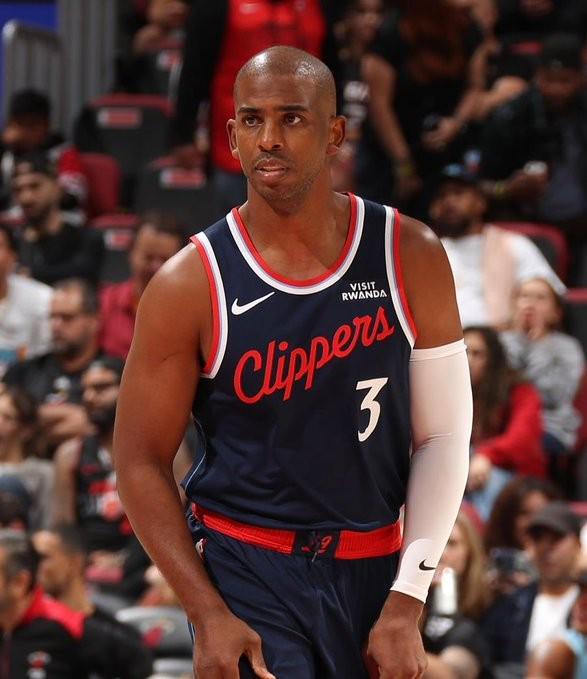 努力和平分手,记者:快船妥善安排保罗去向,与其合作寻找合适下家