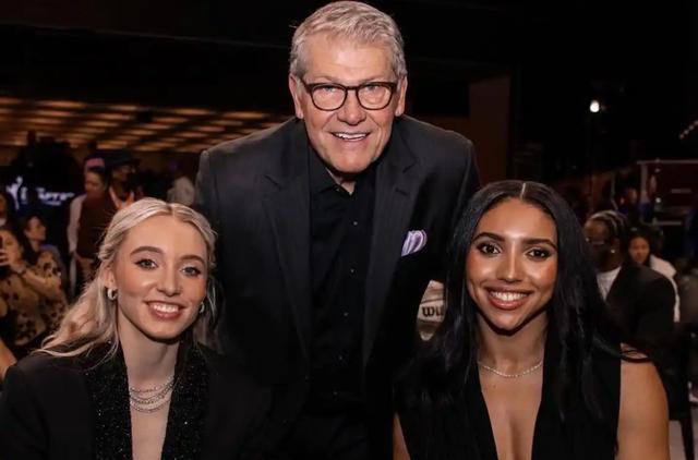 记Azzi Fudd：2025年NCAA冠军+MOP 一个读满5年大学的康大偶像