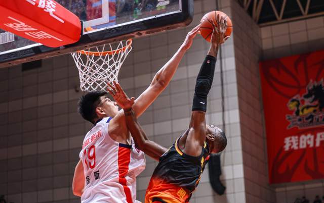 在广东真被用废了?2米26神塔狂轰27+14为自己正名,杜锋成大赢家