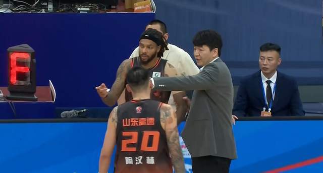 落后3分打2分，面对空篮还不进！高，实在是高！邱彪还有啥话说？