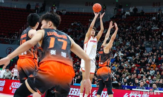 CBA新赛季最奇葩一幕!男篮国手“绝杀”自己:对手直接看懵了?
