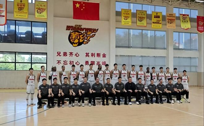 26岁就选择退役！广东宏远小将转型为教练，辅佐杜锋