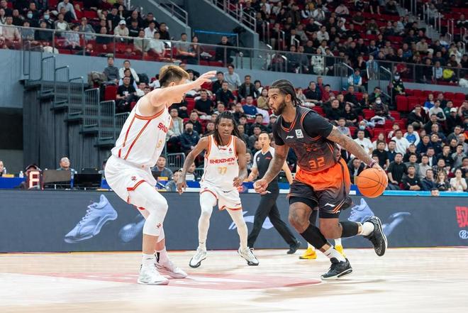 山东男篮92比95深圳被绝杀，揪出3大罪人，邱彪赛后正式表态