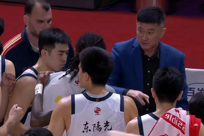 广东男篮双杀广州，萨林杰32+11予取予求 奎因暴露短板，徐杰20+4