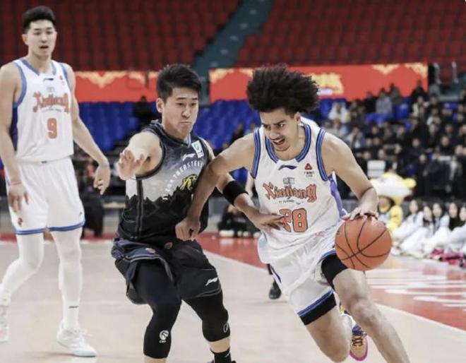 表现欠佳，刘炜：留给理查德森的时间不多了，希望他尽快适应