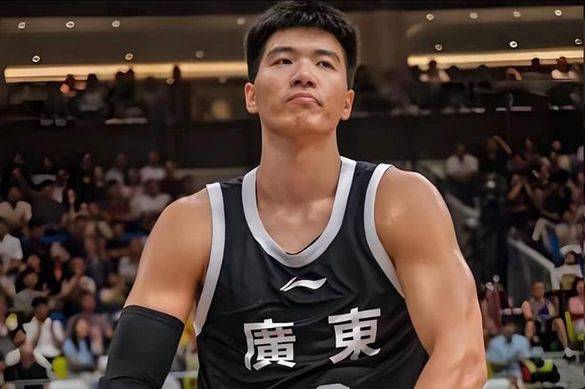 广东重磅引援成新番薯！18次犯规联盟第一，球迷：不如徐昕