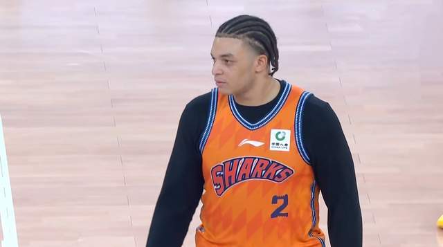 卢伟破局,上海男篮大胜扬眉吐气 弗格21+3带动全队 激活张镇麟