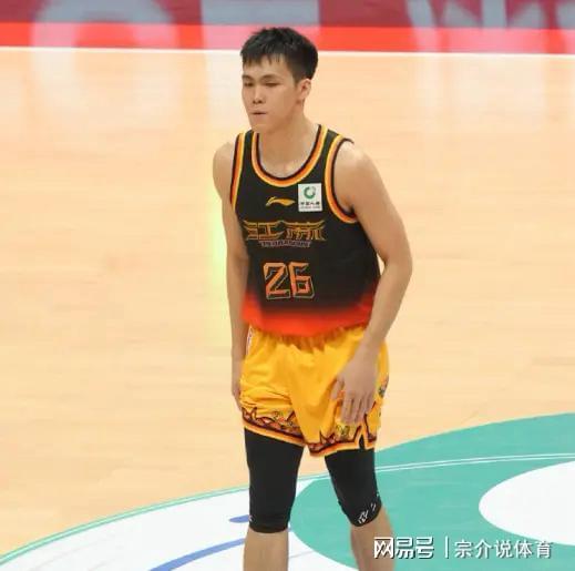 碾压徐杰赵睿，CBA第一后卫横空出世，喊话中国男篮渴望加入