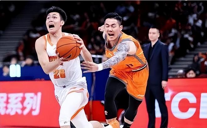 上海男篮赢球仍被喷，球迷质疑：主教练管不住外援吗，打的是啥啊