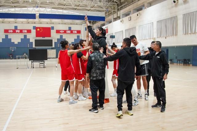 篮协举行女篮特训营备战世界杯资格赛，张茹、张子宇等人参加