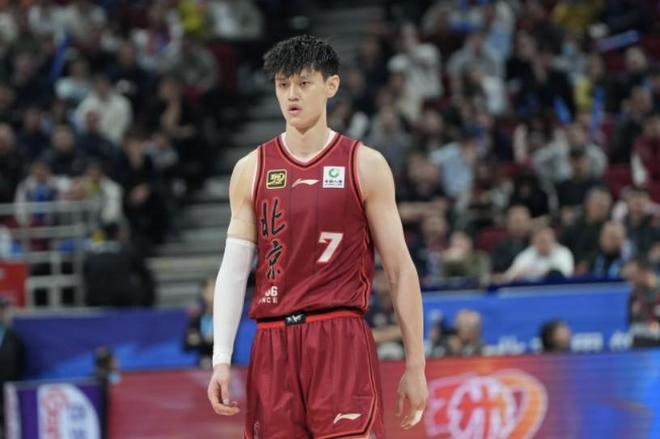 媒体人：相关手续还没有完成，曾凡博无法出战与新疆的比赛