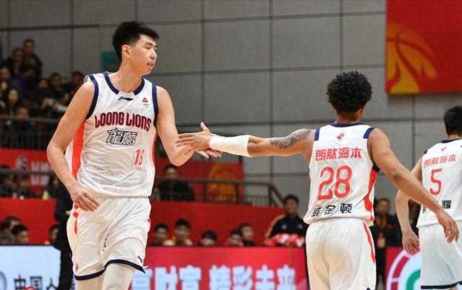 让人失望！陈国豪场均5分，不如留在北控，朱芳雨庆幸高价卖出