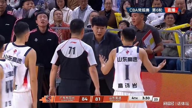 裁判造关键争议！几乎掀翻广东男篮，高诗岩自责1幕，令人动容！