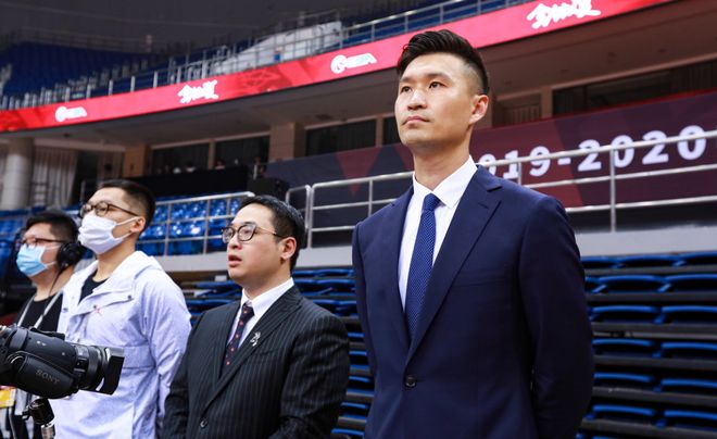 离任了?霍楠闪现塞尔维亚 四川惨败58分他不管球队了吗