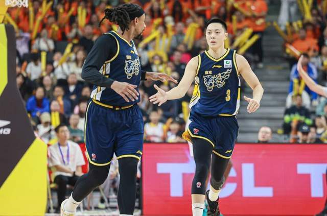 广东遭遇双重打击!核心后卫伤停+暴露争冠软肋,杜锋要认清现实