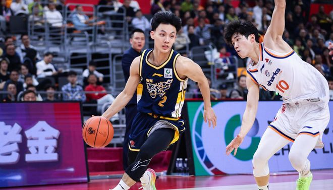 仅打7分钟再度崴脚!徐杰受伤让郭士强比杜锋急 高诗岩地位更稳了