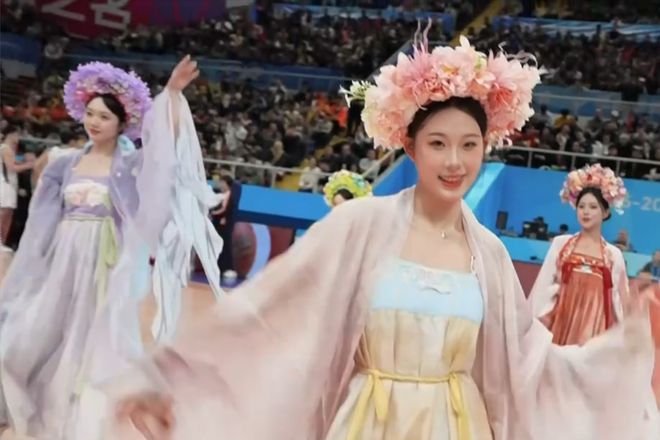 CBA:徐杰伤退胡明轩10分,5连胜遭终结,历史首次输对手