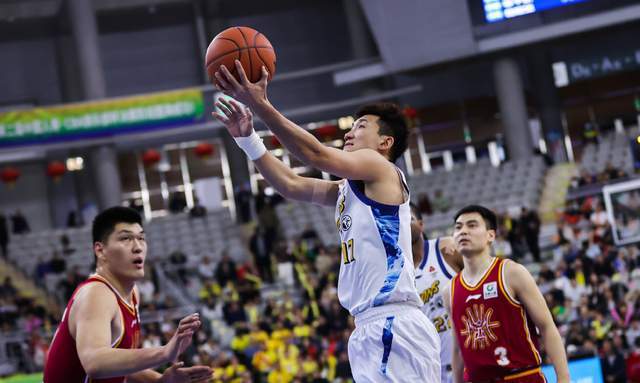 浙江广厦冲冠暴露致命软肋！板凳阵容太弱，王博太过依赖九大主力