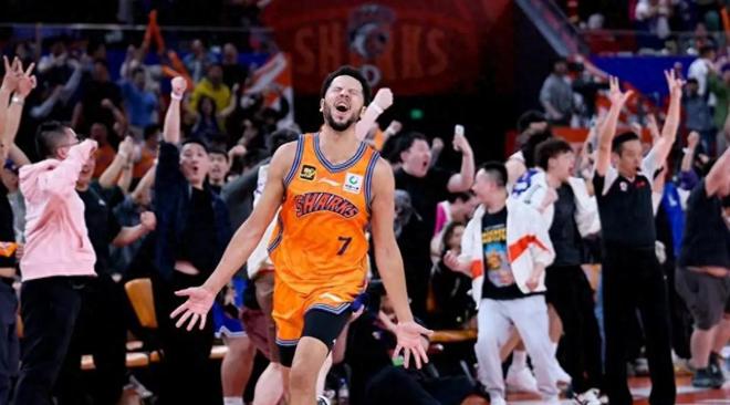 辽篮终于下狠手了！连签两大超级外援：杨鸣复出执教指日可待了？