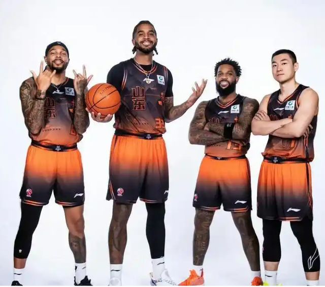 违约金120万美金，山东要裁鲍威尔不容易，邱彪两嫡系更应该走人