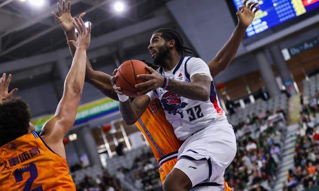 央视直播季军赛！山东VS广厦形势明朗，3外援挑大梁，邱彪拒爆冷