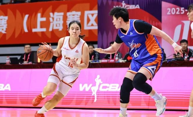 轰30+10+5！中国女篮19岁1米82新星蜕变：她才是李梦接班人？