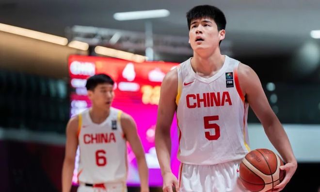 17中10轰26分拿MVP,杜锋却不给机会!球迷:完全可以取代张文逸