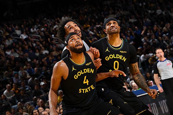 雷打不动啊！明明场上效果一塌糊涂，勇士还是坚持让他继续出场？